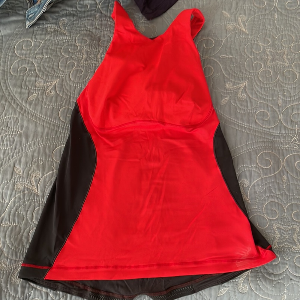 Lululemon exercise top